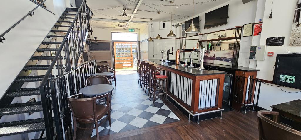 Lot: 173 - TOWN CENTRE FREEHOLD THREE STOREY BAR WITH GARDEN AND PARKING - Looking towards the rear garden from the bar